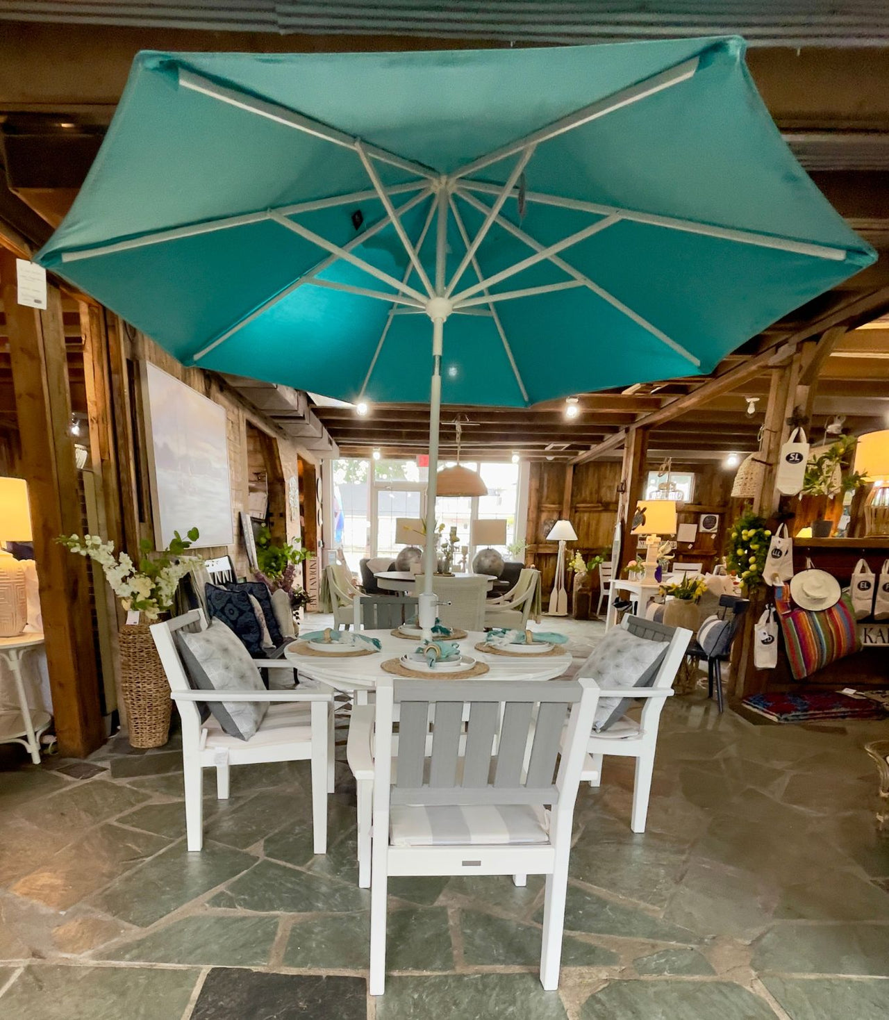 Seaside Round Greenwich Dining Set